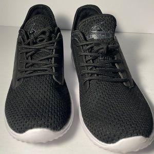 Proper Travel down tracer sneaker